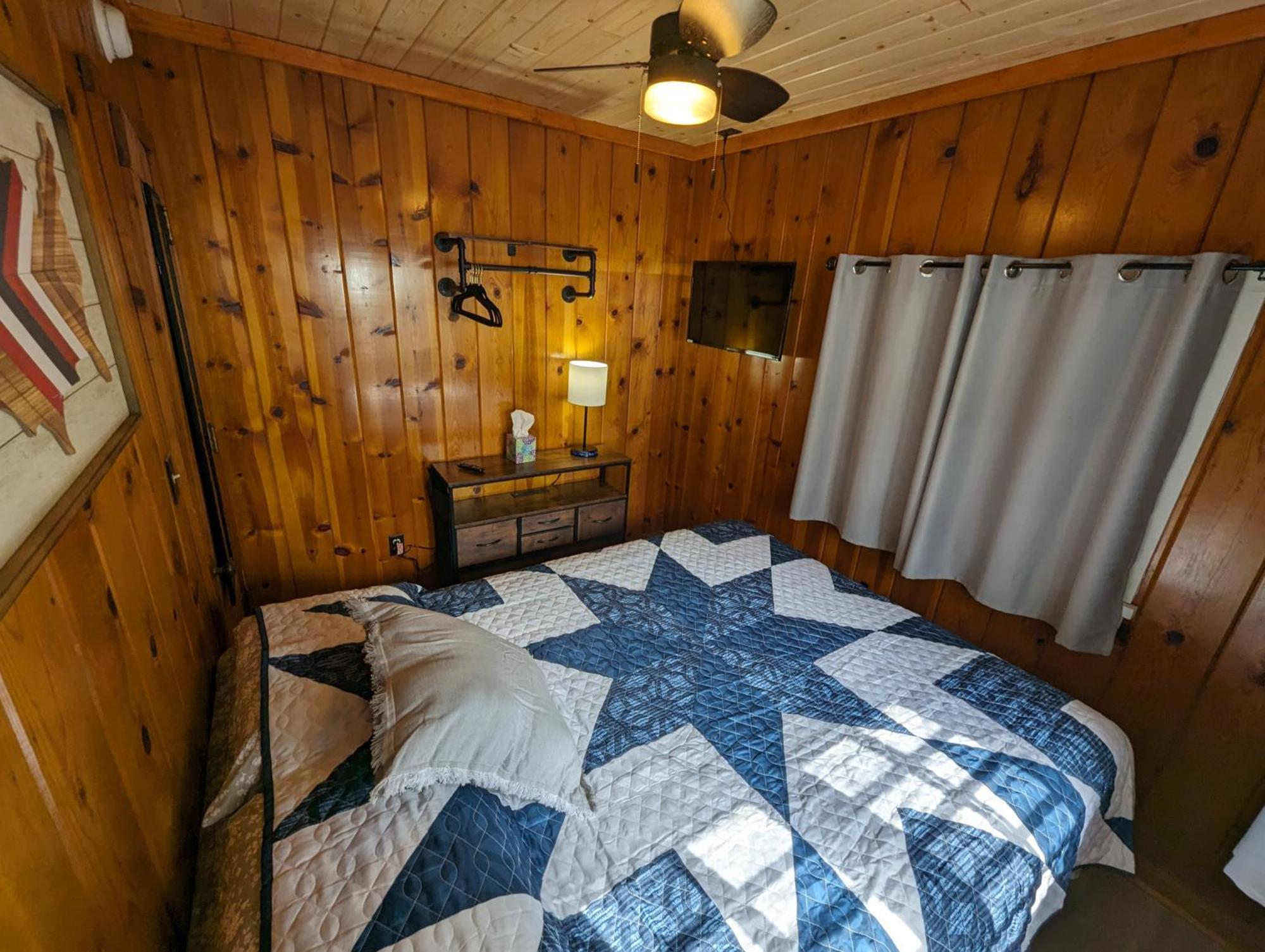 Riverside Point Resort Motel Park Rapids Bilik gambar